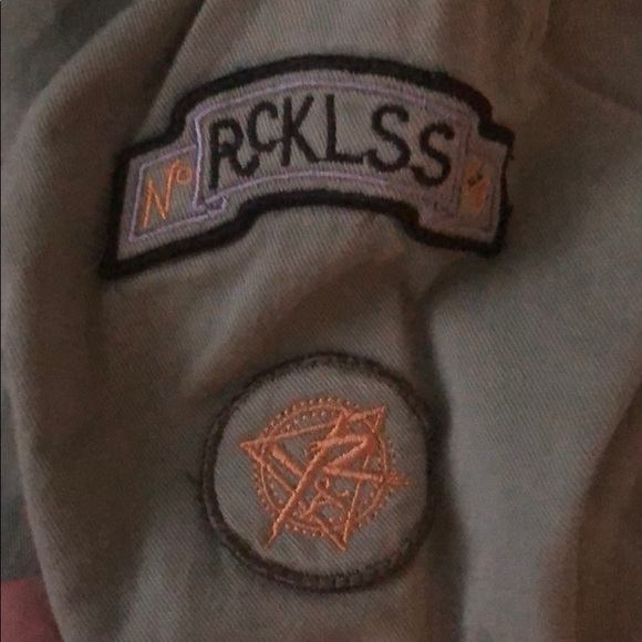 Green button down - Picture 4 of 4